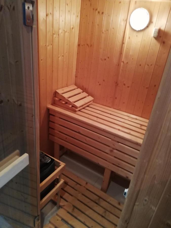 Forest Path Luxury Studio Apartment With Large Bedroom Bathroom And Sauna Sleeps Up To 4 Ballynahinch エクステリア 写真